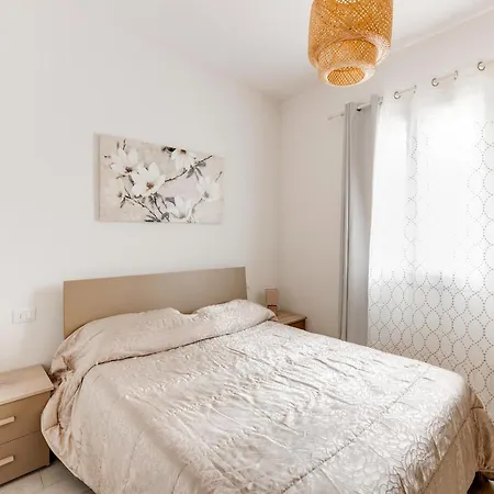Patio, Air Conditioning And Communal Pool * קאסטלסארדו