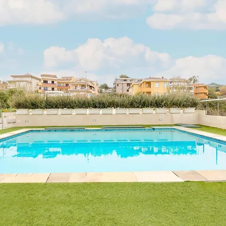 Patio, Air Conditioning And Communal Pool Apartament *