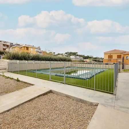 Patio, Air Conditioning And Communal Pool Apartament