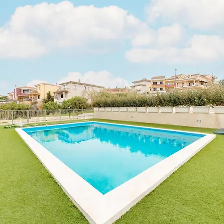 Patio, Air Conditioning And Communal Pool קאסטלסארדו