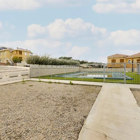 Patio, Air Conditioning And Communal Pool Apartament *