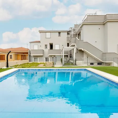 דירה Patio, Air Conditioning And Communal Pool *