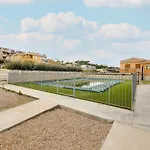 Patio, Air Conditioning And Communal Pool Apartamento