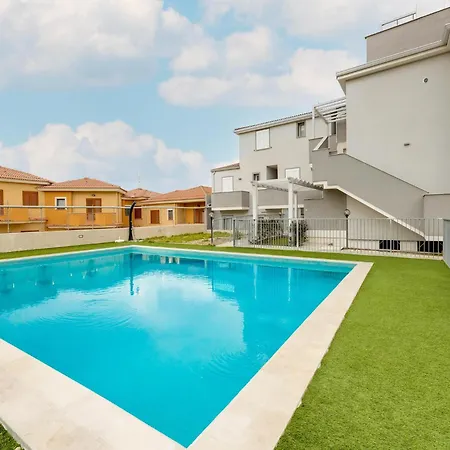 Patio, Air Conditioning And Communal Pool Apartament Castelsardo